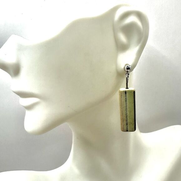 Green rectangular post drop earrings - Picture 1 of 8
